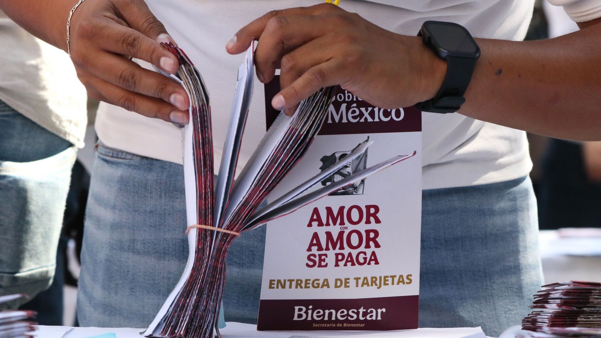 Entrega de Tarjetas Bienestar
